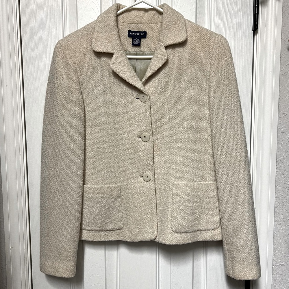 Ann Taylor suit jacket size 2 Cream color